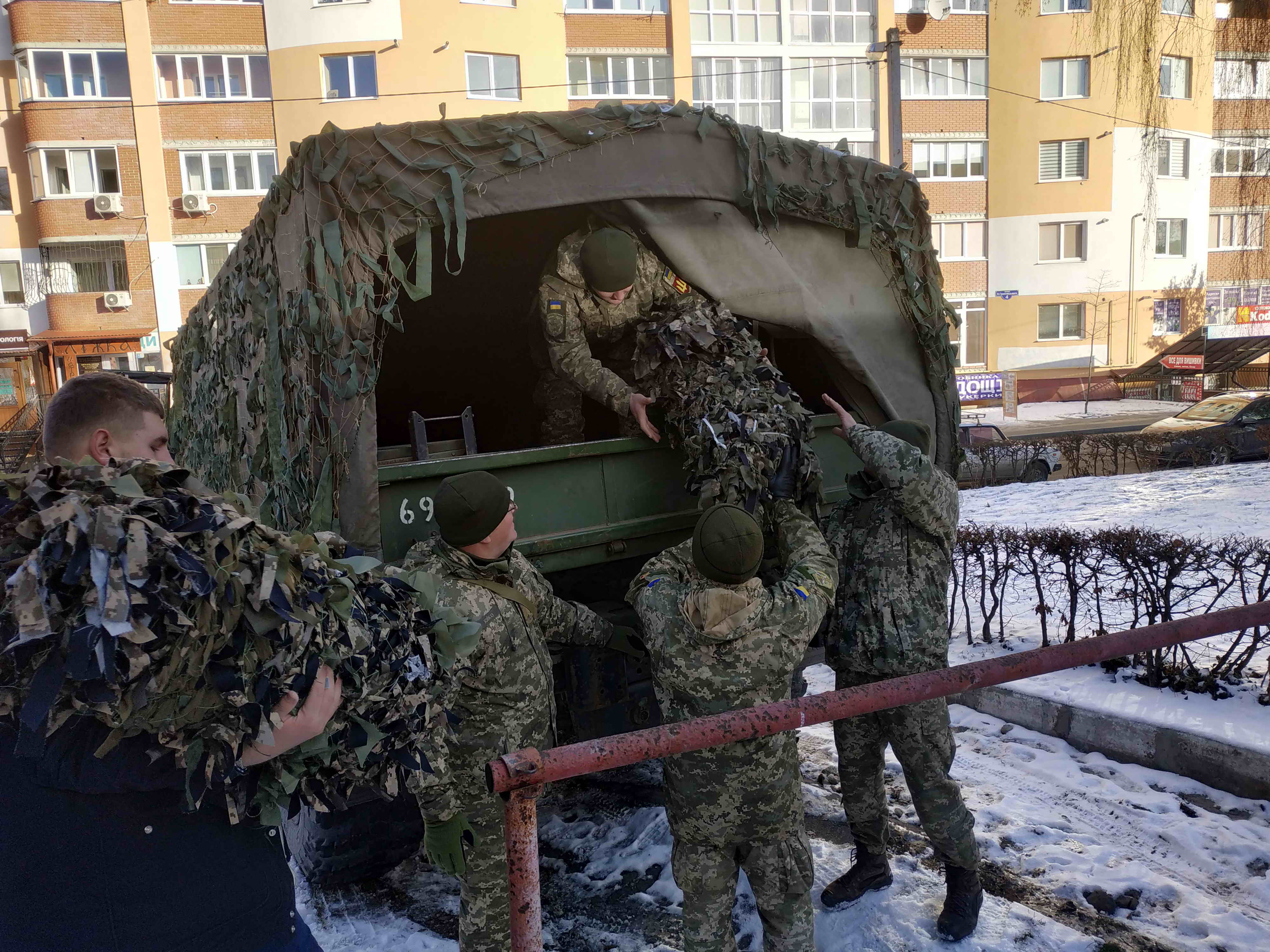 Передача маскувальних сіток